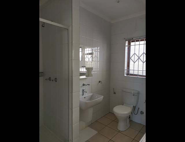 3 bed property to rent in TABLE VIEW
